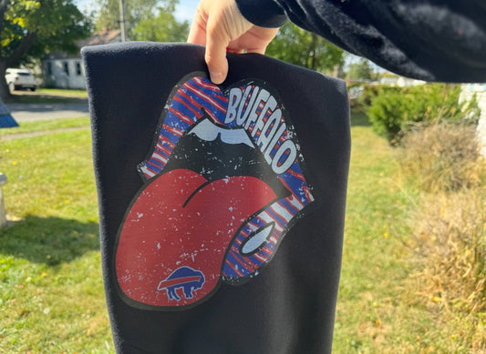 BUFFALO LIPS CREWNECK SWEATSHIRT YOUTH 6/7